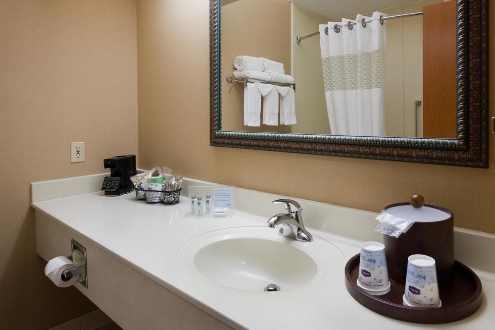Hampton Inn Маунт Плезант Екстериор снимка