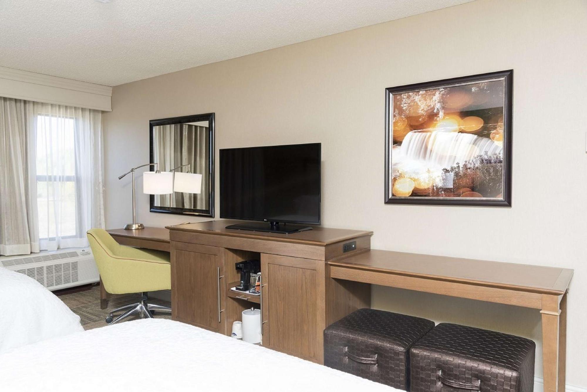 Hampton Inn Маунт Плезант Екстериор снимка