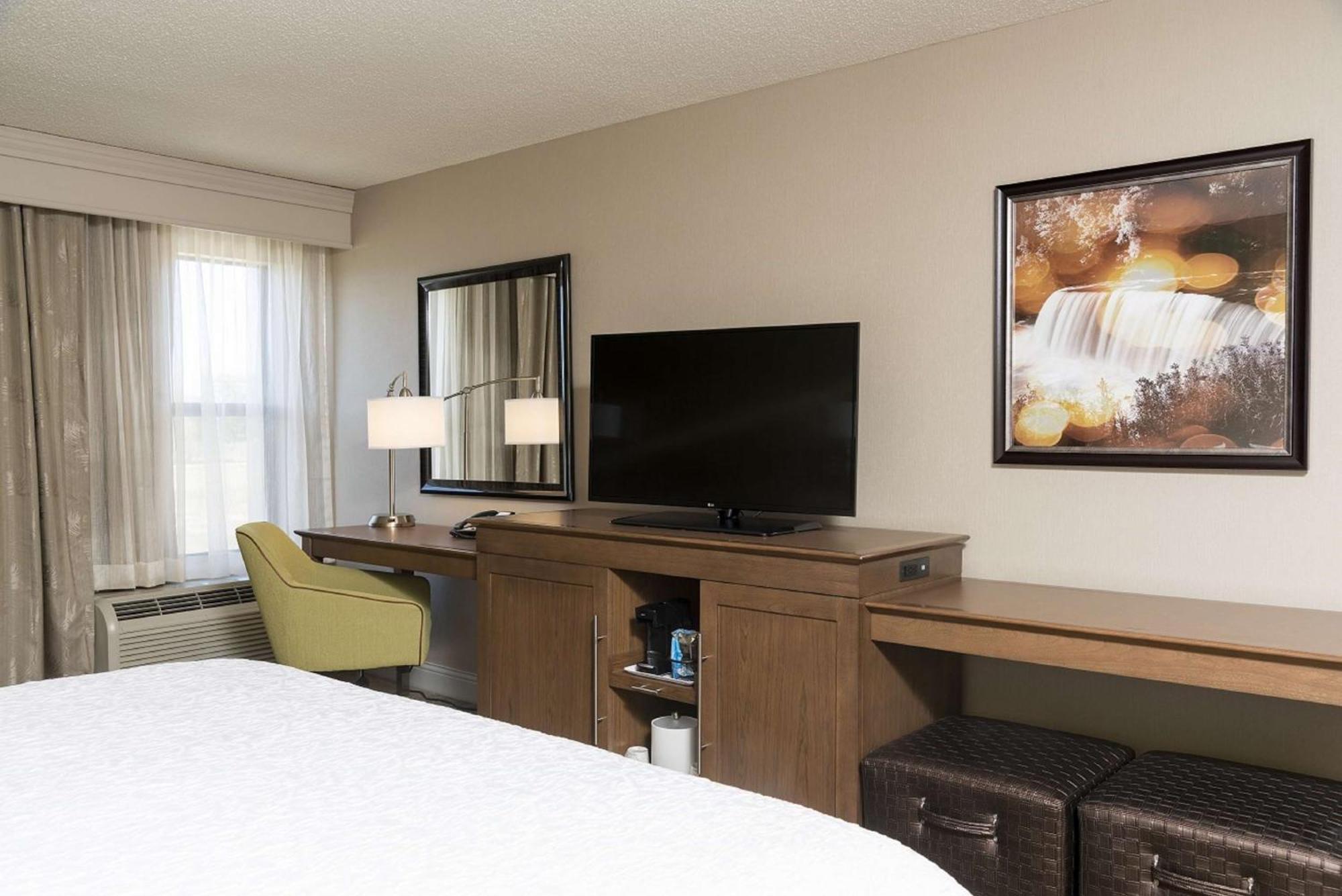 Hampton Inn Маунт Плезант Екстериор снимка