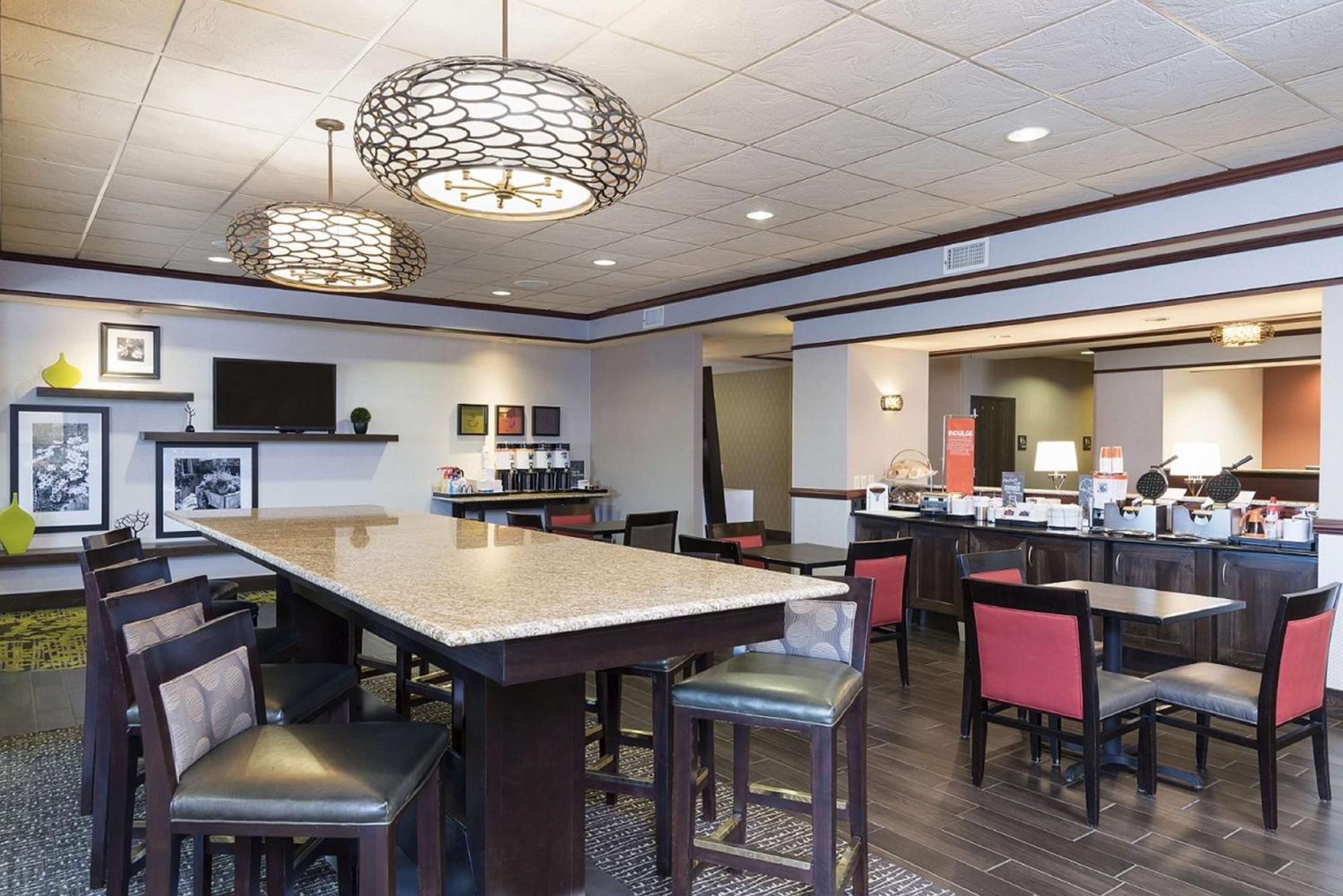 Hampton Inn Маунт Плезант Екстериор снимка