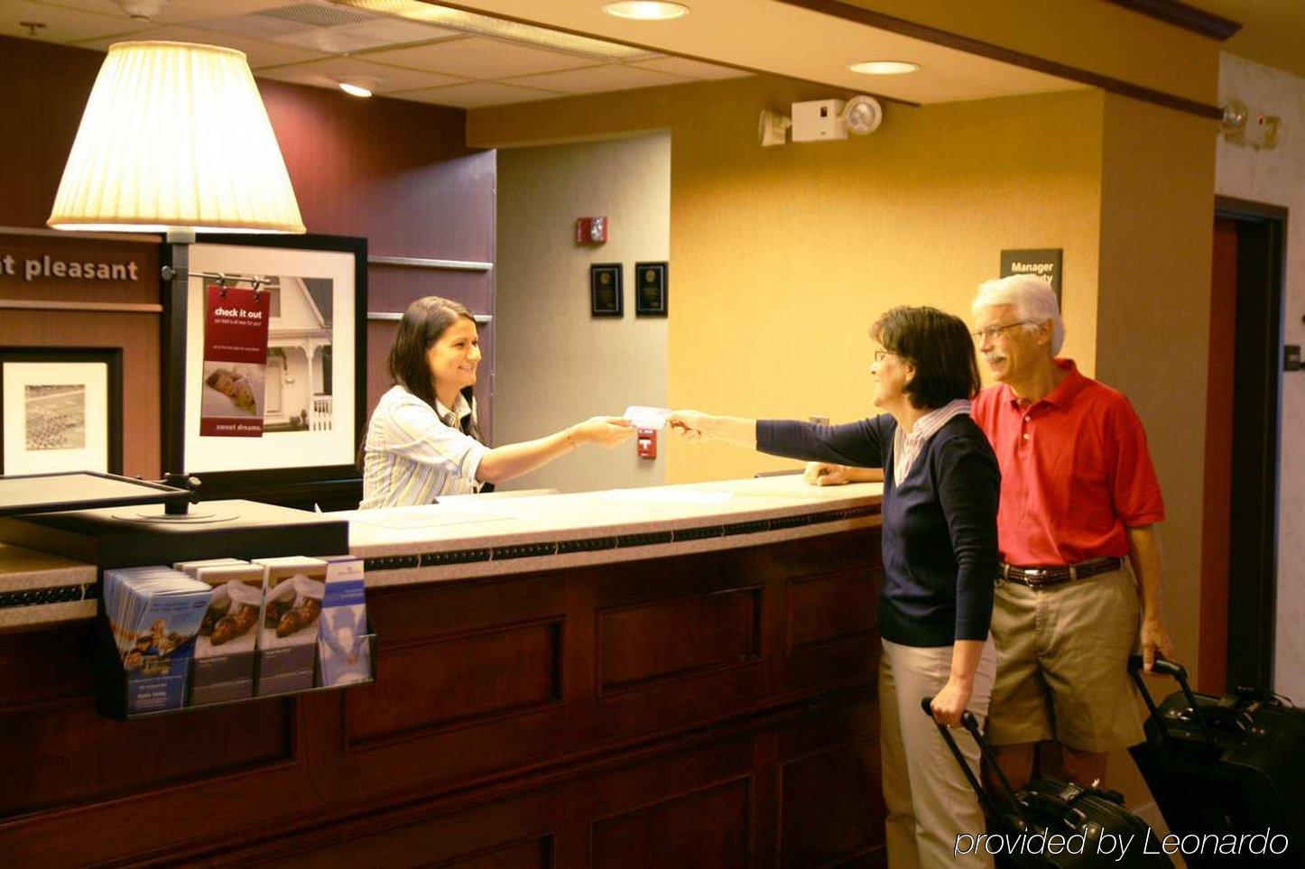 Hampton Inn Маунт Плезант Интериор снимка