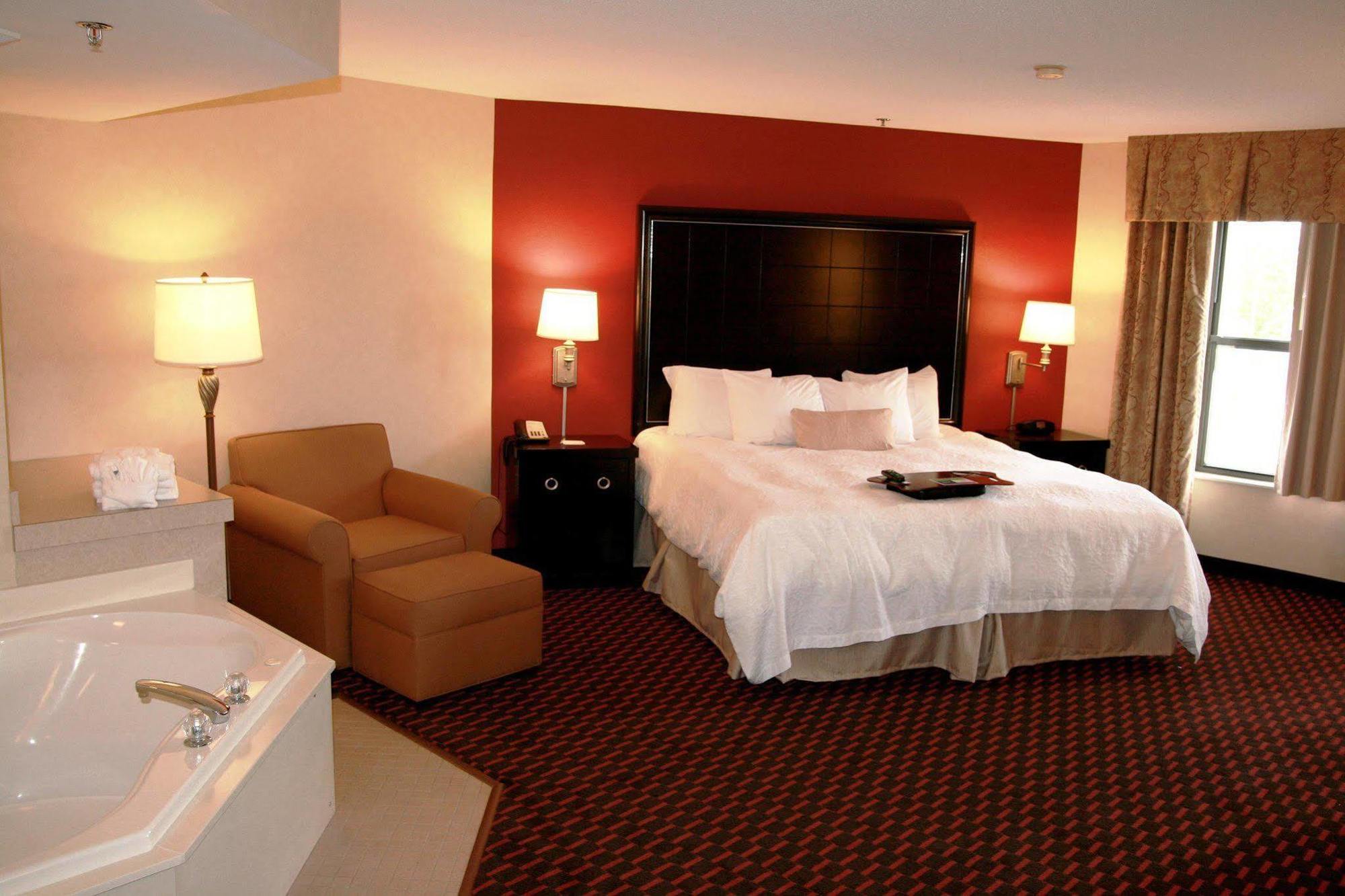 Hampton Inn Маунт Плезант Стая снимка