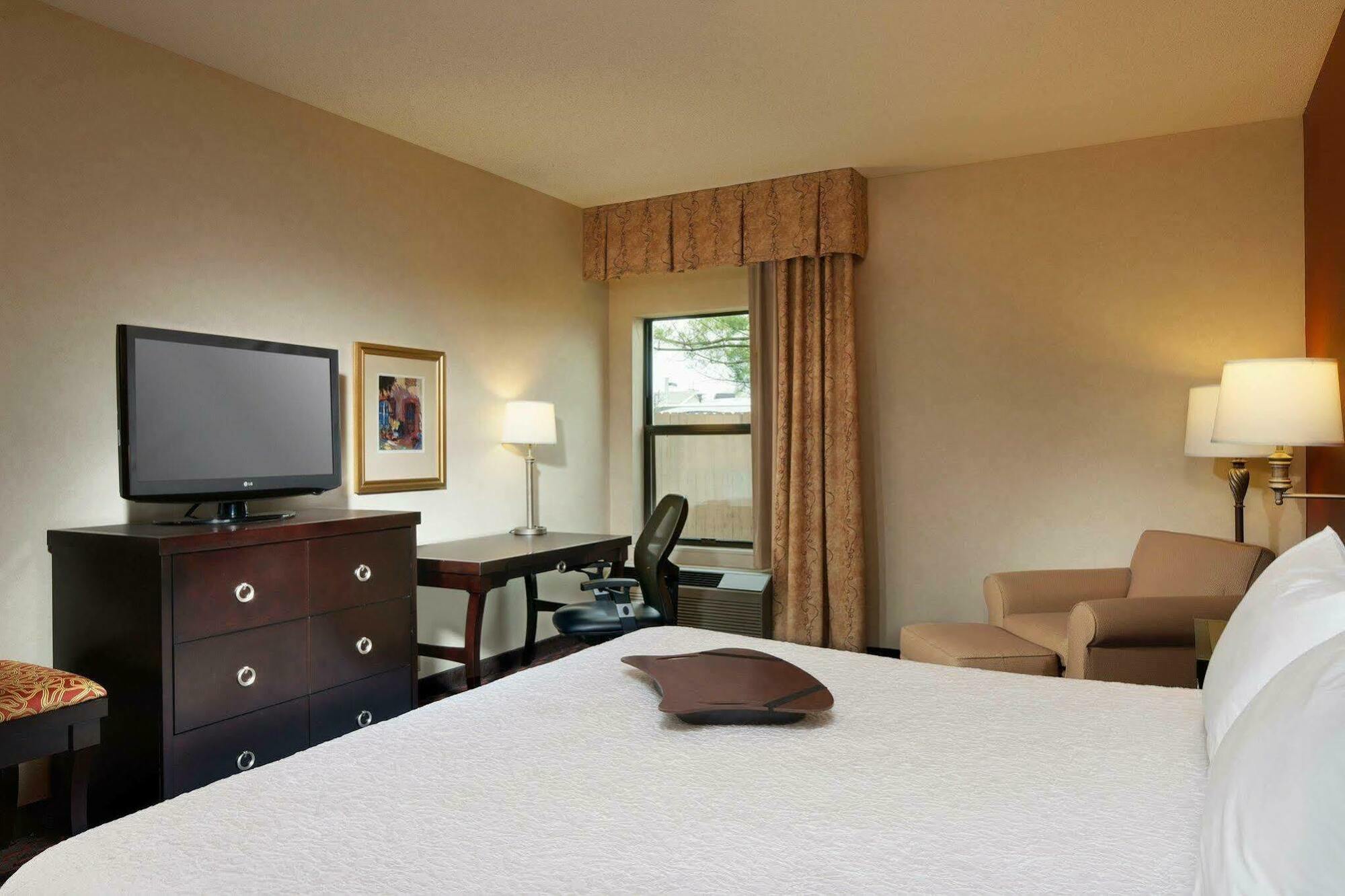 Hampton Inn Маунт Плезант Екстериор снимка