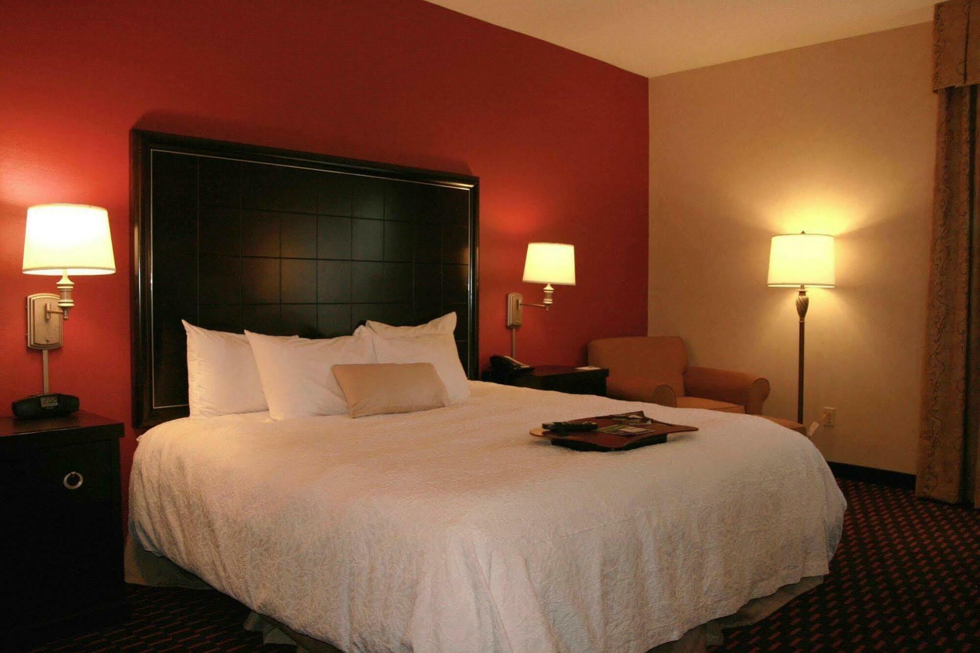 Hampton Inn Маунт Плезант Стая снимка