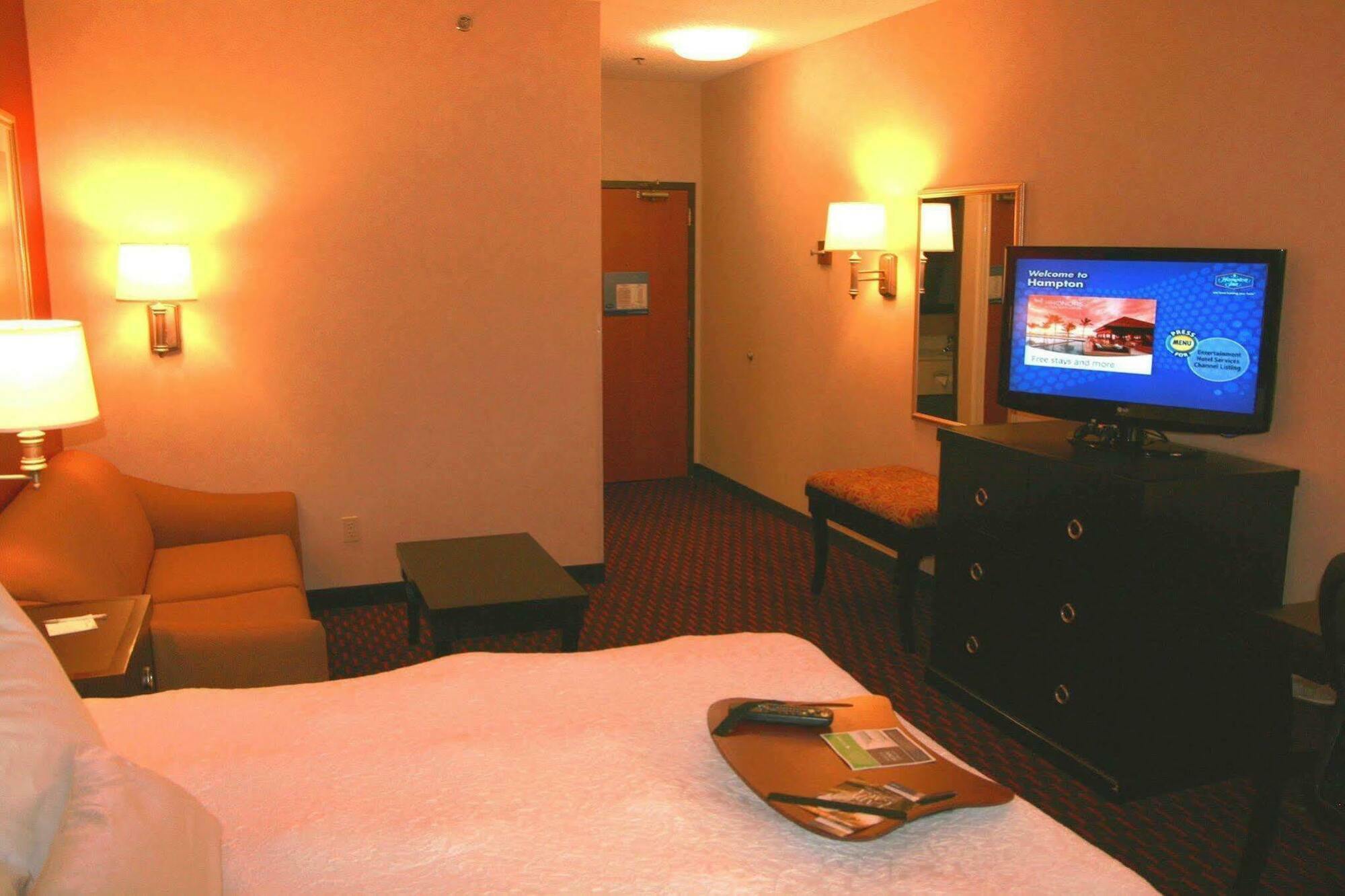 Hampton Inn Маунт Плезант Екстериор снимка