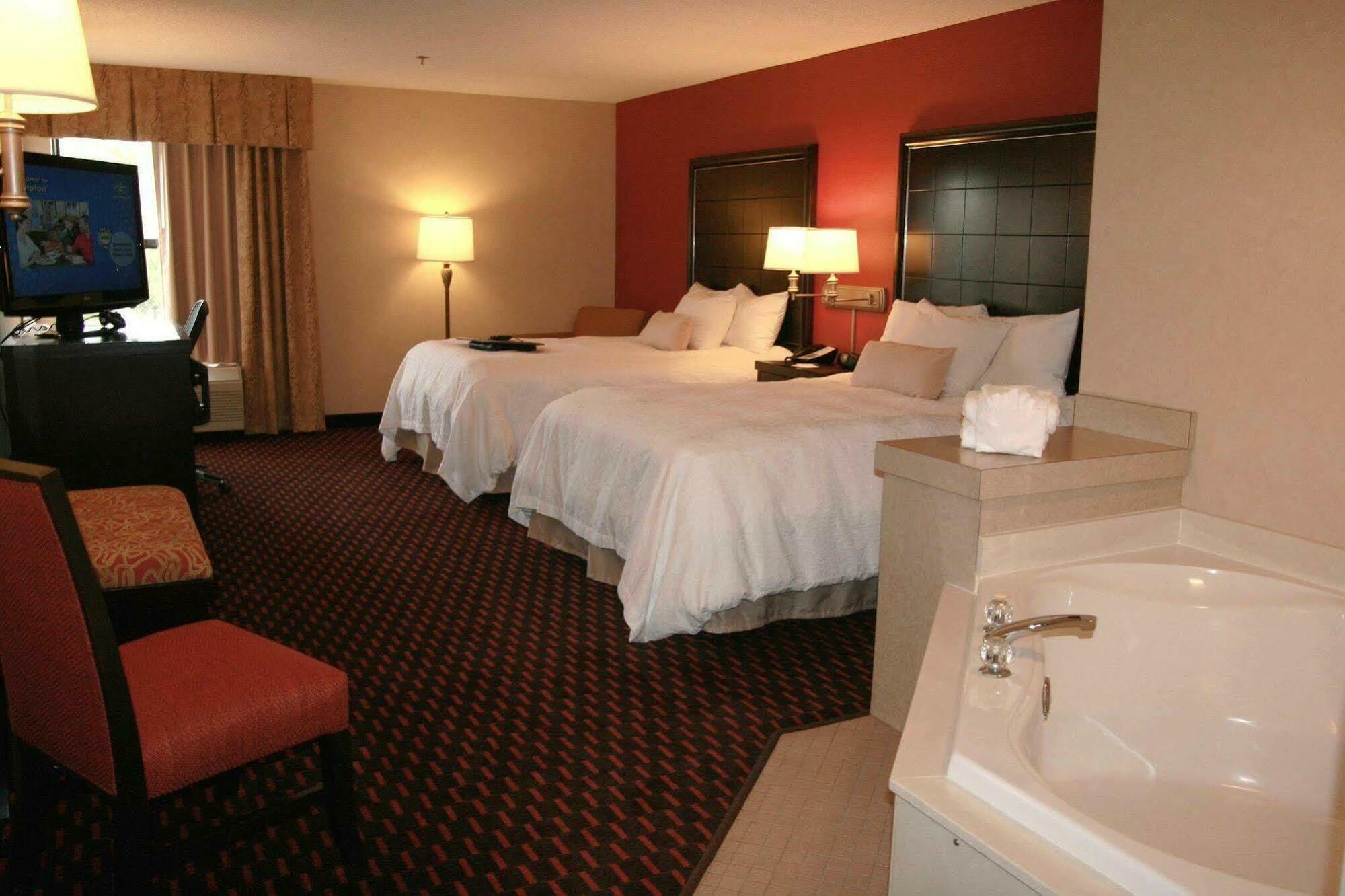Hampton Inn Маунт Плезант Екстериор снимка