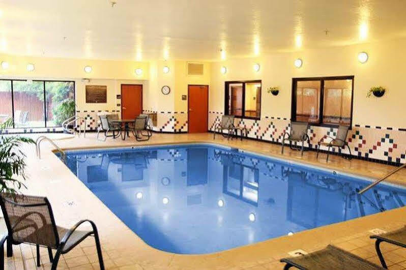 Hampton Inn Маунт Плезант Екстериор снимка